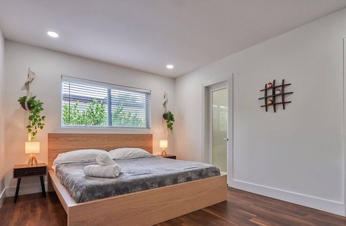 Biscayne Park Villa | NFL Field Villa | Terrace w/Fire Pit+Games+Grill