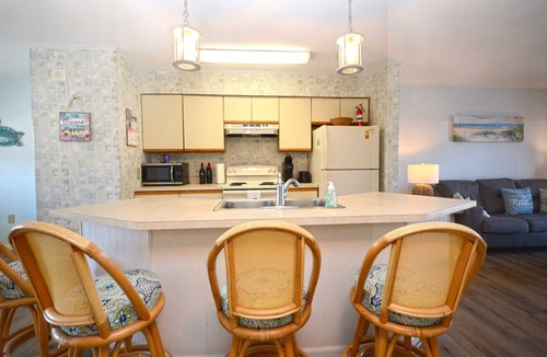 Midtown Ocean City Condo | Nice 2 bedroom condo with pristine hardwood floors, free WiFi, and an outdoor pool located midtown and only a block to the beach!