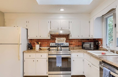 West Hyannisport House | Nice Three bedroom close to Craigville Beach