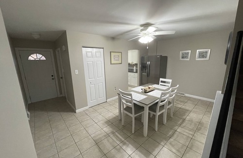 Newark House | Nicely renovated end-unit townhome centrally located within the UD campus area.