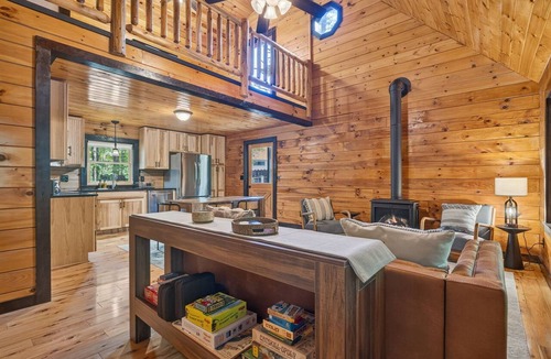 Round Top Cabin | Nirvana Woods in Round Top - Private Catskills Log Retreat with AC