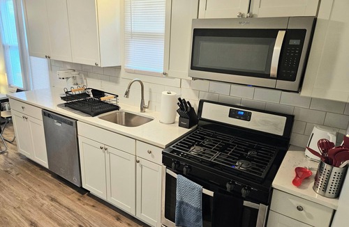 Keansburg House | NJ Beach House/Walk to Beach/Private yard