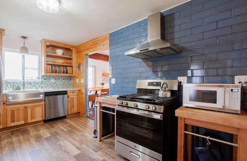 Highlands House | NJShore Gem: Roomy, Spotless, steps to beach, restaurants, shops & Ferry to NYC
