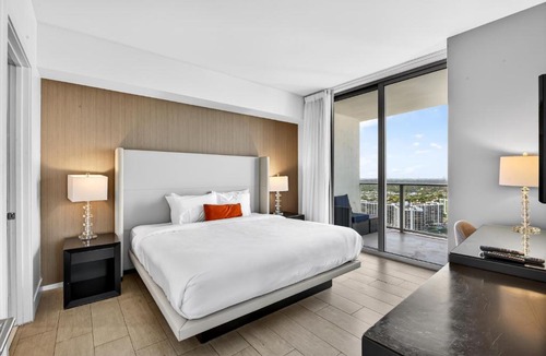 Hollywood South Central Beach Apartment | NO RESORT & PARKING FEES, CHECK DETAILS - HYDE BEACH HOUSE RESORT - MILLION APARTMENT 2bd 2ba, DIRECT OCEAN VIEW, 1 MIN FROM BEACH, 6 GUESTS