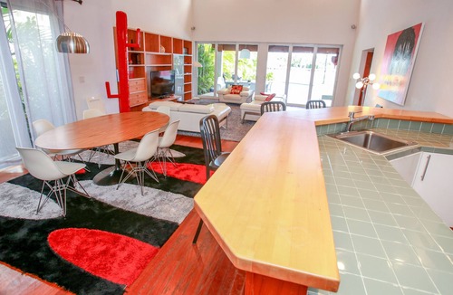 Surfside House | NoBeVIP: Spacious Mediterranean Waterfront VILLA:Heated pool & walk to beach!