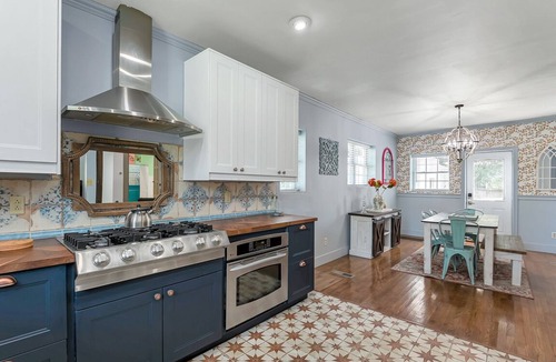 Norfolk House | Norfolk Beach Casita/Fenced Yard/Dog Friendly