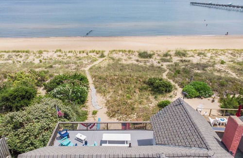 Willoughby Spit House | Norfolk/Willoughby Spit Beachfront with 2 Decks - Spacious & Well-Equipped Home
