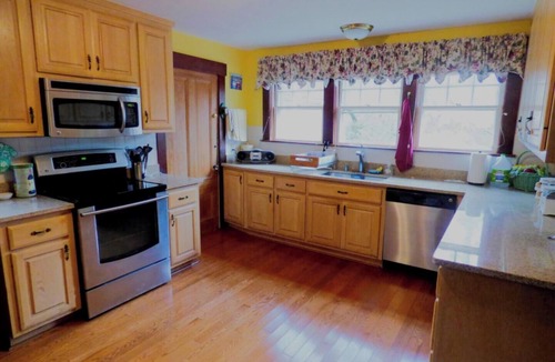 North Chatham House | North Chatham Beachwalk -Spacious 6 bedroom walk to beach sprawling private yard