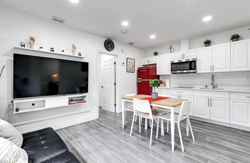 North Miami Beach Apartment | North Miami Beach Retreat