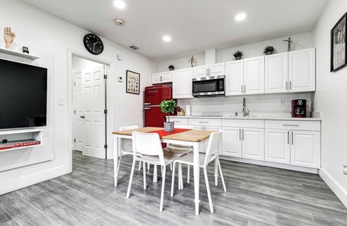 North Miami Beach Apartment | North Miami Beach Retreat