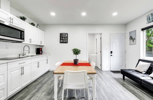 North Miami Beach Apartment | North Miami Beach Retreat