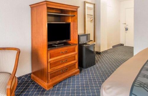 Golden Glades Hotel | North Miami Beach Gardens Inn & Suites
