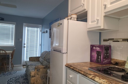 North Wildwood Condo | NORTH WILDWOOD - 1 BR - 1 Block to BEACH - Heated POOL