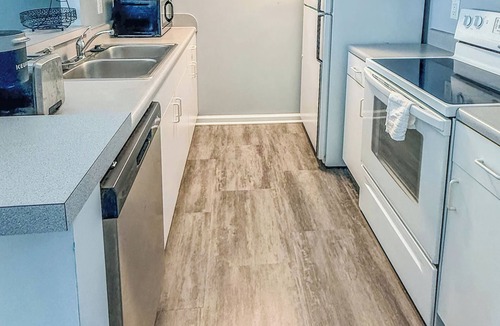 Greenbrier West Apartment | Nyakio Suite