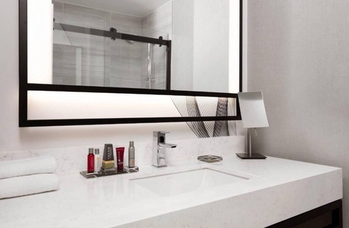 Financial District Hotel | NYC Urban Retreat
