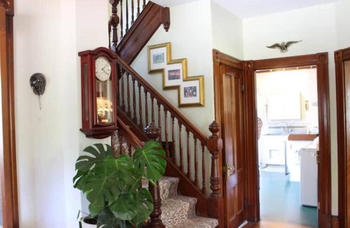 Oak Bluffs House | Oak Bluff's Victorian Walk to Town & Beaches