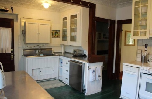 Oak Bluffs House | Oak Bluff's Victorian Walk to Town & Beaches