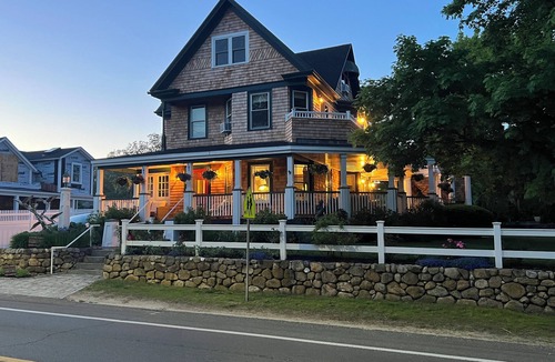 Oak Bluffs House | Oak Bluff's Victorian Walk to Town & Beaches