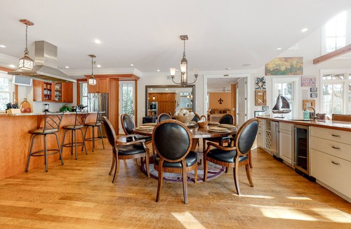 Lagoon Heights House | Oak Bluffs Bliss | Beautiful Getaway | Home Theater