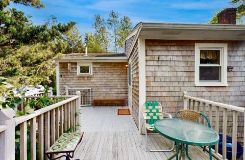 Lagoon Heights House | Oak Bluffs Darling