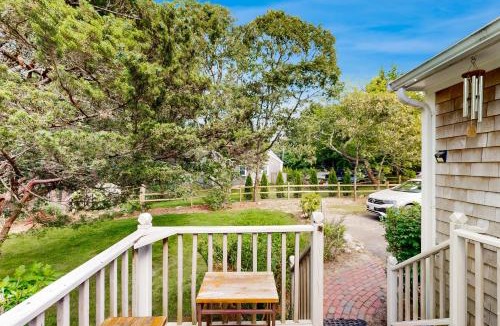 Lagoon Heights House | Oak Bluffs Darling