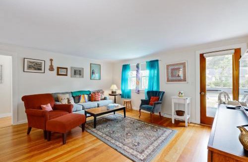 Lagoon Heights House | Oak Bluffs Darling