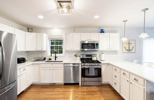 Oak Bluffs House | Oak Bluffs Retreat! Spacious Vineyard Home Near Beaches & Downtown