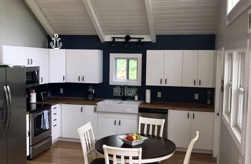 Lagoon Heights House | Oak Bluffs Summer Getaway Cape & Pet friendly!