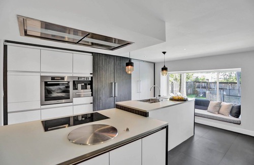 Royal Poinciana House | Oasis: 5 BR/3BT 5 min from the Beach