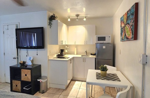 Royal Poinciana Apartment | Oasis and Hollywood - Unit 9 sleeps 2