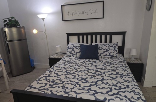 Royal Poinciana Hotel | Oasis at Hollywood - Sleeps 2- Unit 2. studio