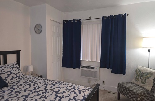 Royal Poinciana Hotel | Oasis at Hollywood - Sleeps 2- Unit 2. studio
