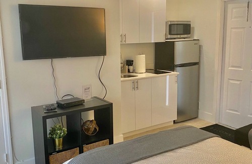 Royal Poinciana Hotel | Oasis at Hollywood - Sleeps 4 - Unit 5