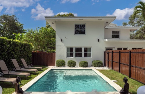 Buena Vista House | Oasis In the heart of Miami! Luxury Villa! 10m to Beach! Private Gym and Pool !