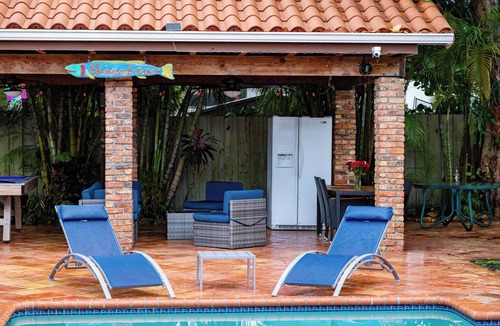 Sunset House | Oasis Town House. Top location property with Pool - BBQ - Games & More