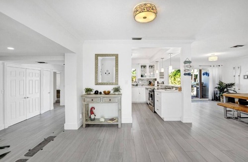 East Fort Lauderdale House | Oasis Villa By The Beach - with Heated Pool