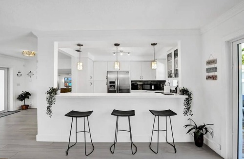 East Fort Lauderdale House | Oasis Villa By The Beach - with Heated Pool