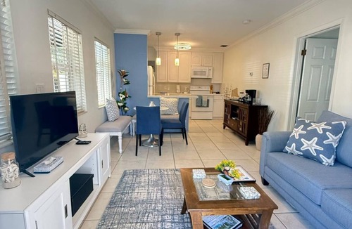Poinsettia Heights Villa | Oasis Villa - Pool+Hot Tub+BBQ - Near Las Olas