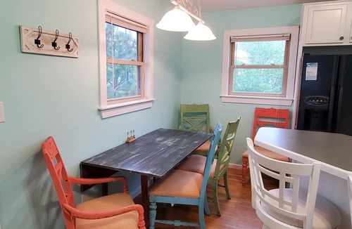 Colington Cottage | OBX Beach Xanadu - .7 miles to the beach plus HOTTUB! 🏖🏄‍♀️👙🩳🩱🩴🕶🏌‍♂️🚲