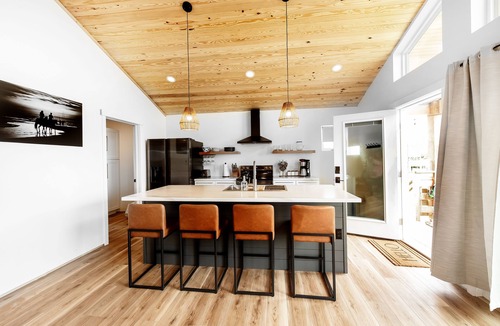 Rodanthe Cottage | OBX Couples Getaway With Hot Tub-Short Walk to the Beach