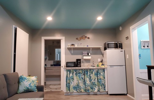 Colington Apartment | OBX~Sunset View~Gazebo~Bike Path~Walk to Beach~Free Bikes & Kayaks~Super Clean!