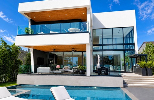 North Bay Village House | Ocean Bella Waterfront Estate – North Bay