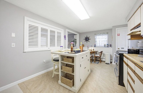 Gloucester Apartment | Ocean Breeze/8-Minute Walk to Beach