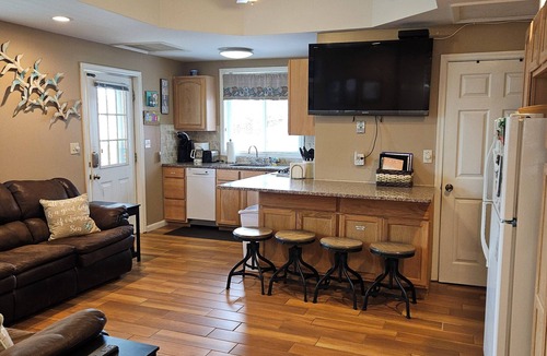 Wildwood Crest Condo | Ocean breezes, porch dining, and your favorite drink await