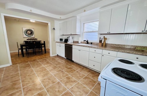 Little Salisbury House | Ocean City Cottage with Hot Tub