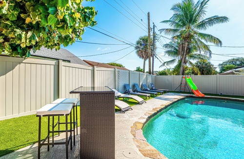 Tropic Palms House | Ocean Club Luxury- Great Pool & Jacuzzi -5 Beds by the Beach - Prime Location