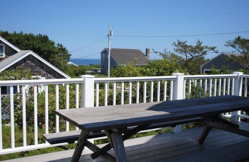 South Wellfleet Cottage | Ocean Cottage A/C near PB and Beachcomber. Steps to the beach!