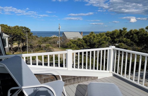 South Wellfleet Cottage | Ocean Cottage A/C near PB and Beachcomber. Steps to the beach!