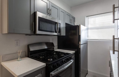 South Beach Condo | Ocean Drive Comfy apt, w/2 Queen Beds by the Beach