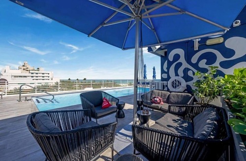 South Beach Condo | Ocean Drive Studio, Roof top Pool and Bar